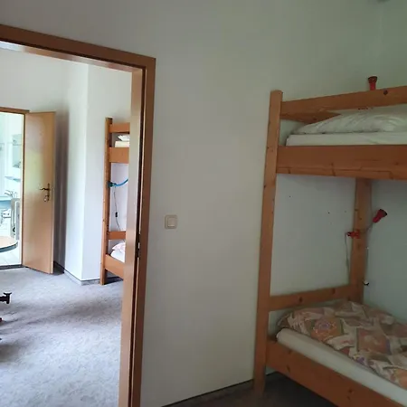 Monteurzimmer Alte Schule Heberndorf 1 Maison d'hôtes *