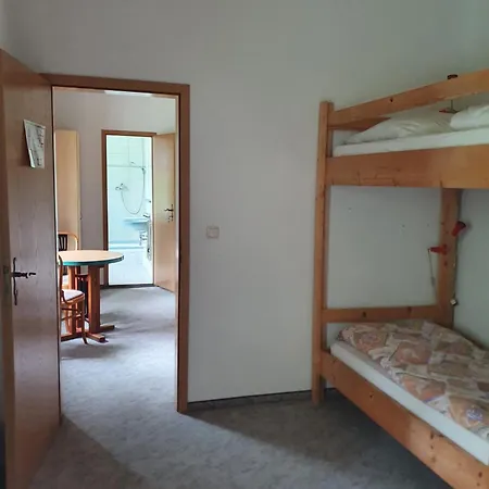 Monteurzimmer Alte Schule Heberndorf 1 Guest house *