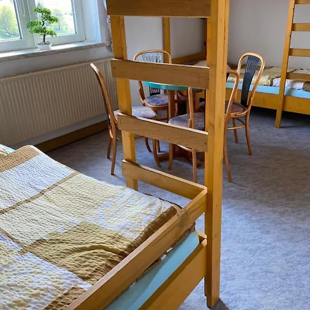Monteurzimmer Alte Schule Heberndorf 1 ゲストハウス Wurzbach