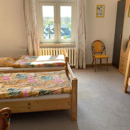 Monteurzimmer Alte Schule Heberndorf 1 Maison d'hôtes