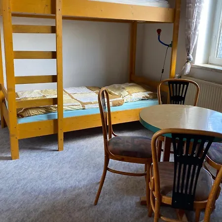 Monteurzimmer Alte Schule Heberndorf 1 Guest house *